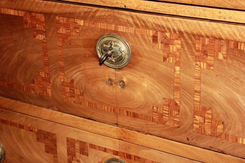 Comò francese di inizio 1800 stile Luigi XVI in legno di noce con intarsi - Foto 10 di 10
