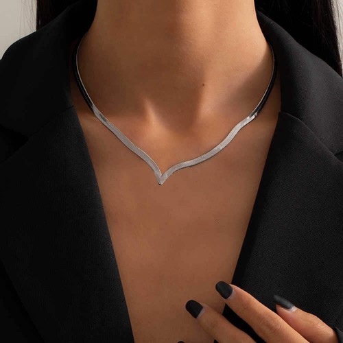 Gargantilla punk de cadena plana en forma de V collar de cuello corto para mujer - Imagen 7 de 14