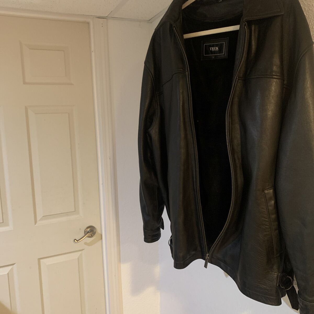 TREK NEW YORK MENS LEATHER JACKET SIZE LARGE BLACK LEATHER TREK NEW YORK MENS LEATHER JACKET SIZE LARGE BLACK LEATHER