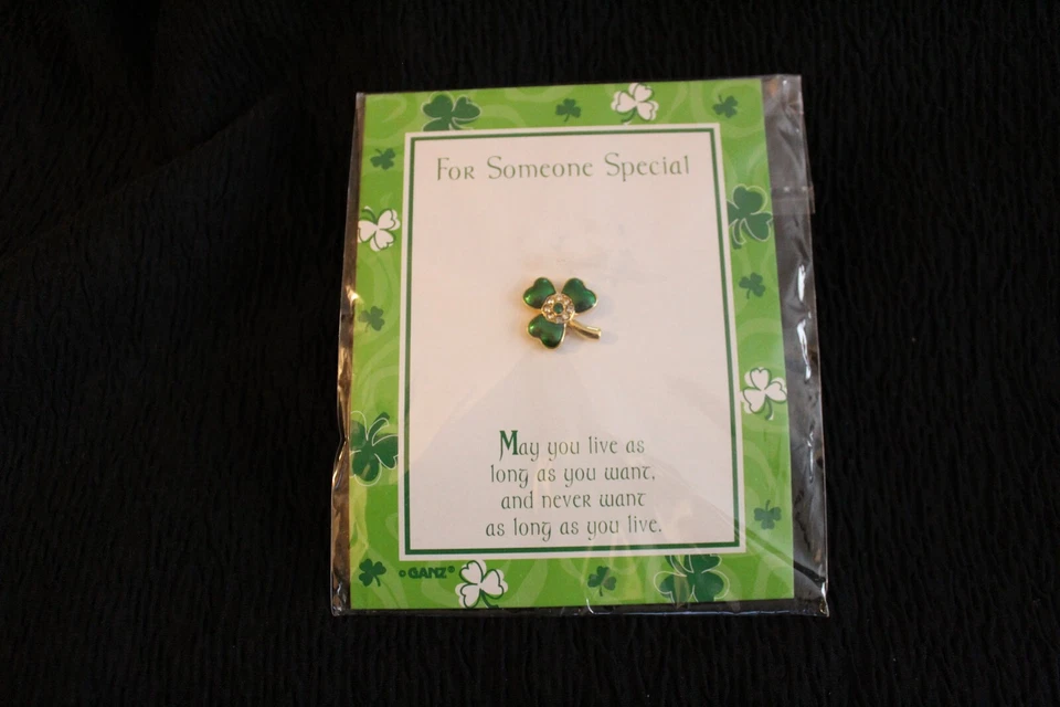Pin de trébol verde de la suerte con cristales claros y verdes - Muy bonito, nuevo en paquete Foto 3 de 4
