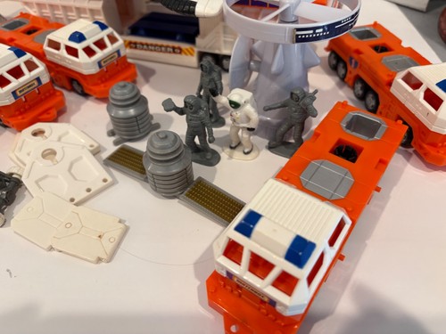 Matchbox Mega Rig NASA Space Shuttle Transporter Playset 1997 Mattel - flaws - Picture 5 of 11
