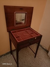 Tavolino  da toilette  in noce con specchio e cassetto rivestito in velluto