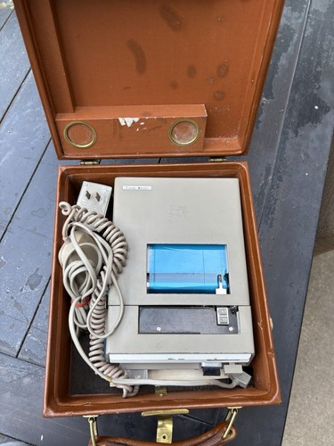 Vintage Dictaphone Travel  Master Dictating Machine W/case. Turns on.