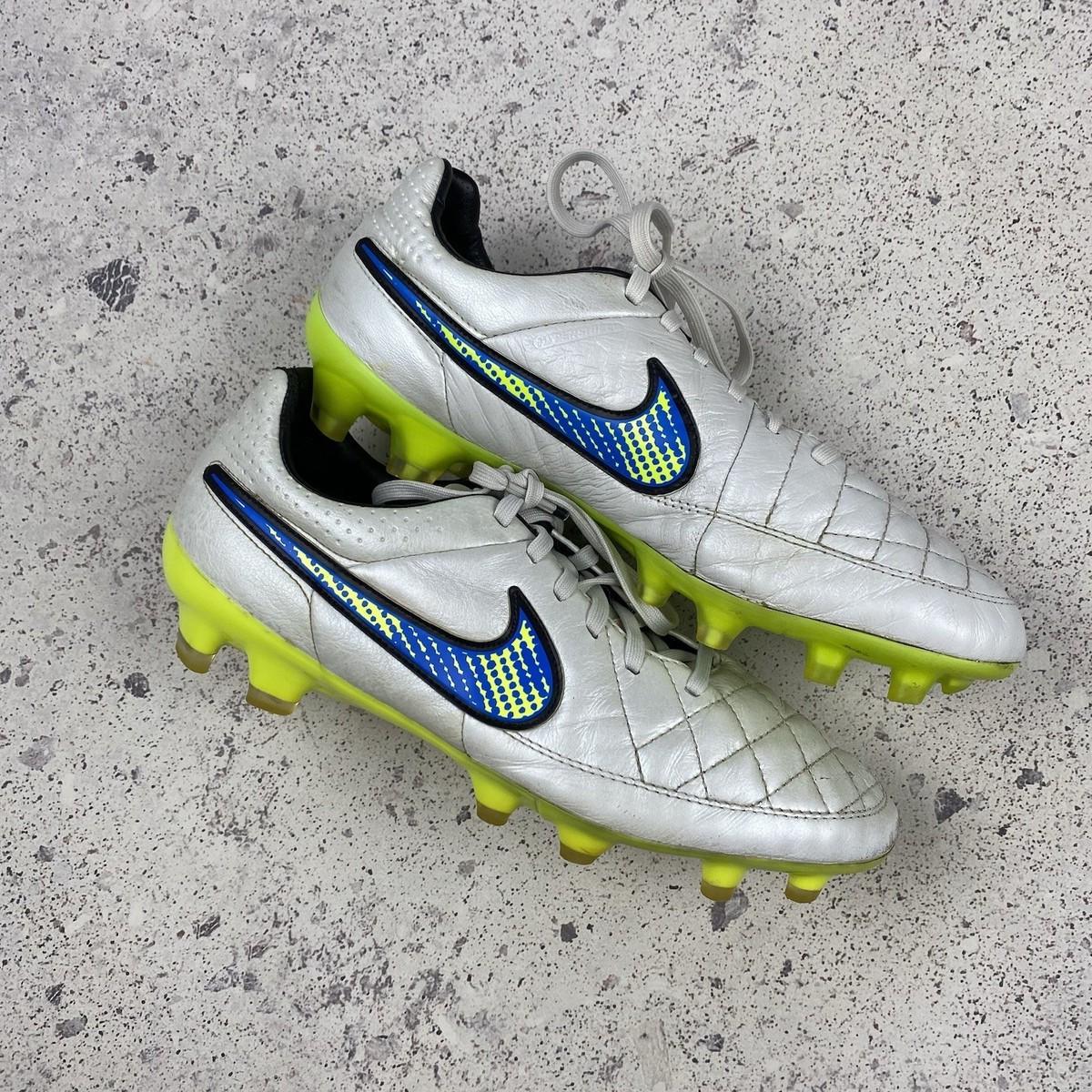 Nike Tiempo Legend V 631518-174 US 7 Soccer Cleats White