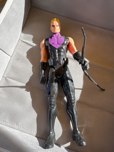 Hawkeye & Bow 12 Inch Actionfigur Marvel Avengers Assemble Titan Hero 2014