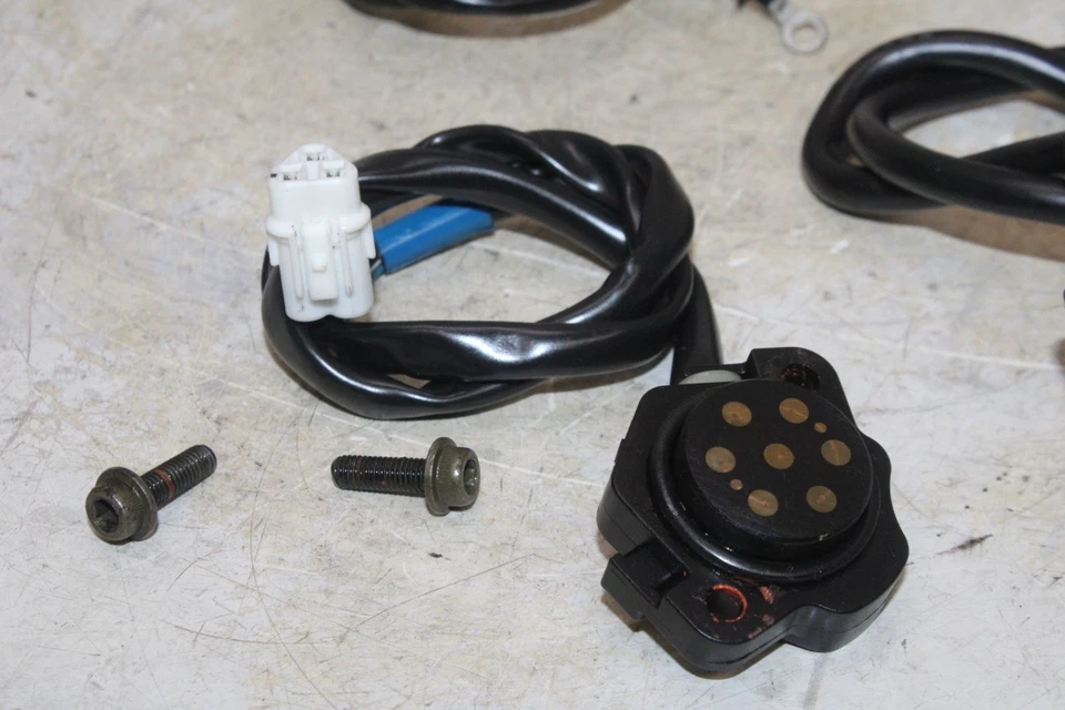 2000 SUZUKI GSXR 750 SENSOR DE INTERRUPTOR NEUTRO FABRICANTE DE EQUIPAMENTO ORIGINAL - Imagem 2 de 4