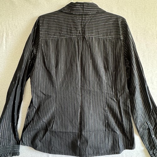 Camisa Tommy Hilfiger para mujer grande negra a rayas metálicas con botones manga larga - Imagen 2 de 8