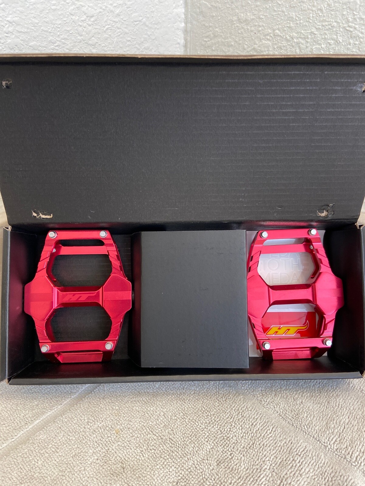 Pedals Sealed Bearing Ar06 With Pins For Extra Grip- Red Ano