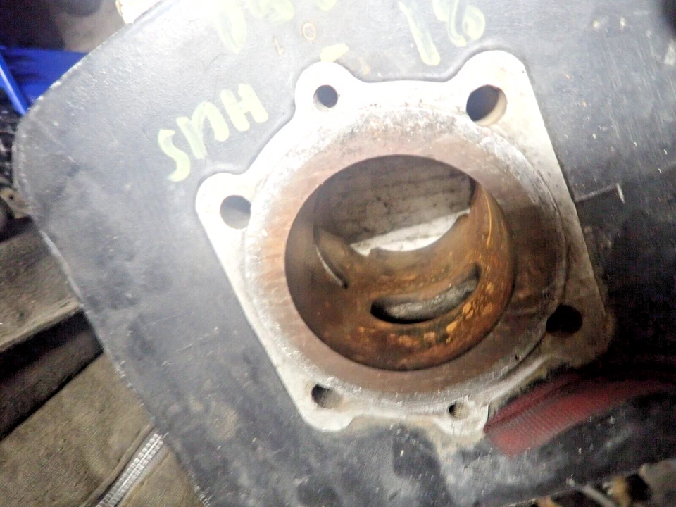 1981? Кувшин/ствол цилиндра Husqvarna WR 250 с впускными и выпускными коллекторами - Изображение 2 из 4