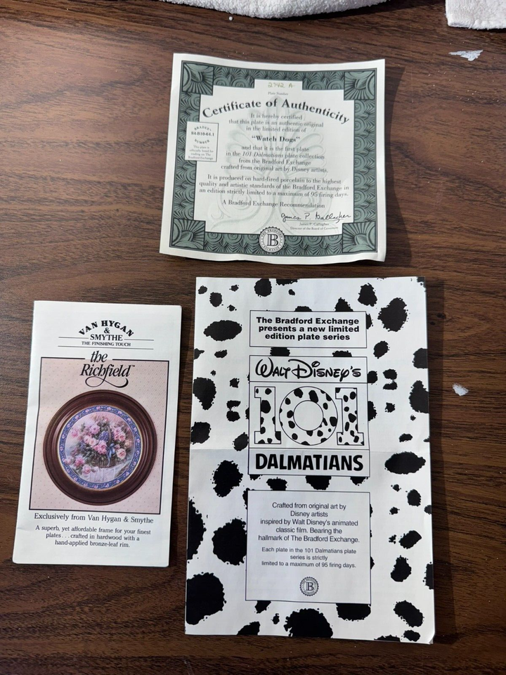 Disney Collectible Plate 101 Dalmatians Watch Dogs Certificate of