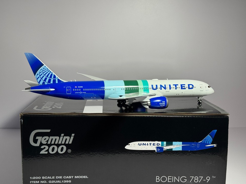 United Airlines Boeing 787-9 Dreamliner The Future is SAF - N24988 538565