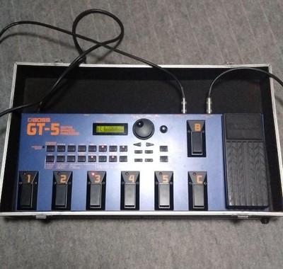 Boss GT-5 Multieffektpedal mit Koffer und Handbuch