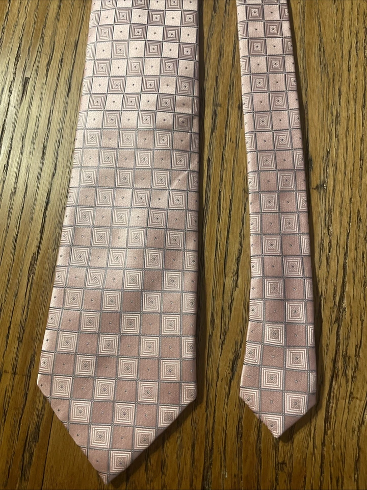 Corbata geométrica de seda lila colección exclusiva Donald J. Trump usada en excelente estado hecha a mano Foto 4 de 4