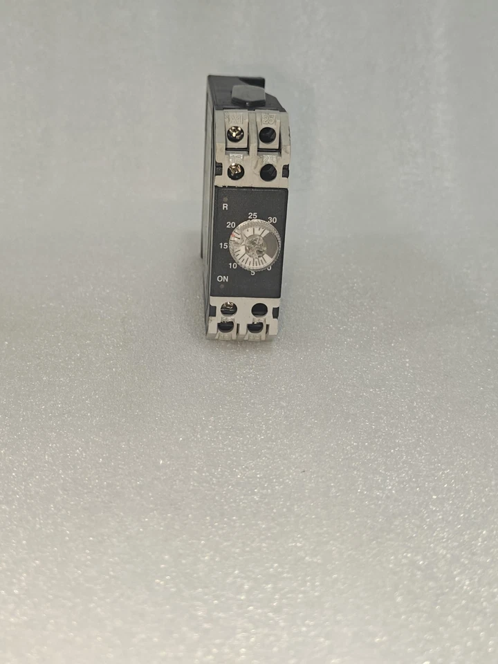 GE HSDT2COW-415 STAR DELTA ТАЙМЕР ДИАПАЗОН 0-30S НАПРЯЖЕНИЕ 415VAC БЕСПЛАТНО БЫСТРО - Изображение 2 из 4