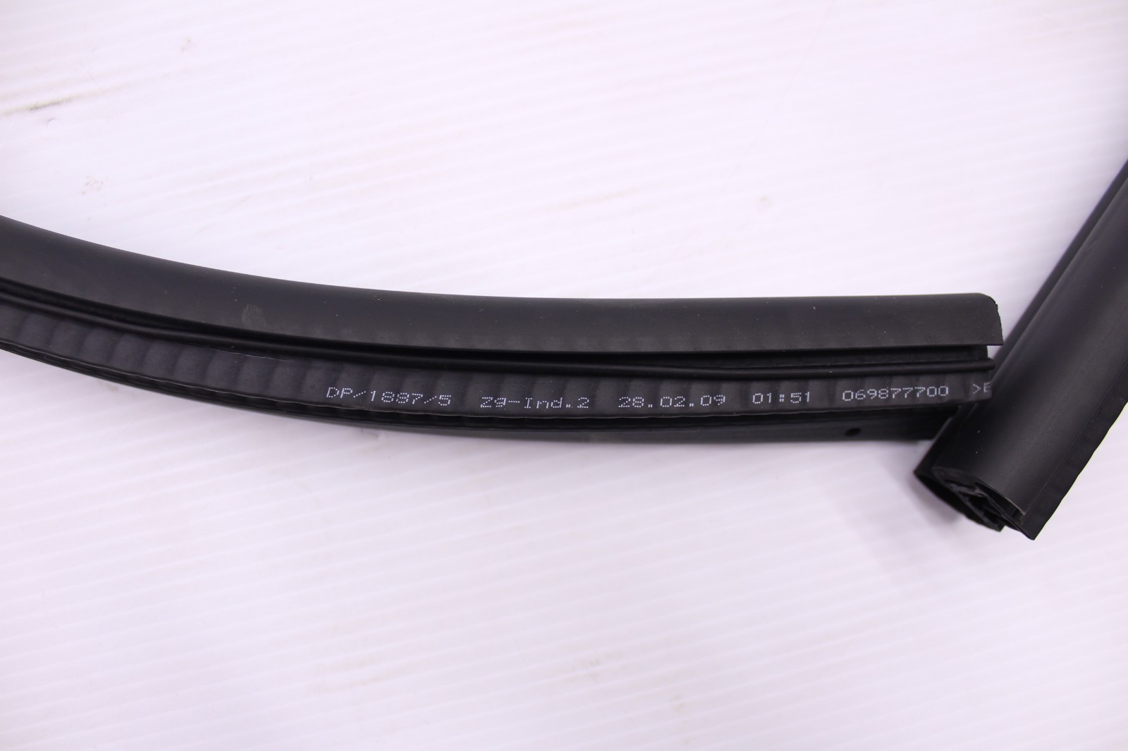 Ferrari California 2009-2014 Rear Right Outer window scraper seal P/N 069846500