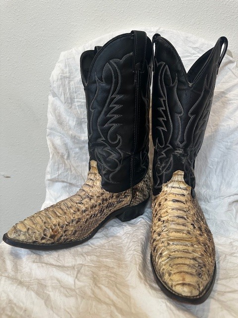 Square Toe Laredo 11.5 Python Boots Excellant Con… - image 3