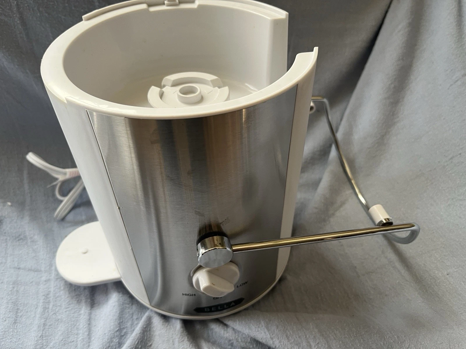 Bella High Power Juice Extractor Model XJ-8K129 White 120V 60Hz 700W BASE MOTOR