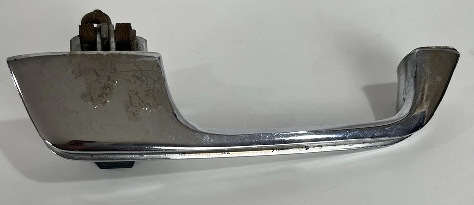 Manija de puerta lateral derecha de carrocería cuadrada Chevy/GMC Foto 4 de 4