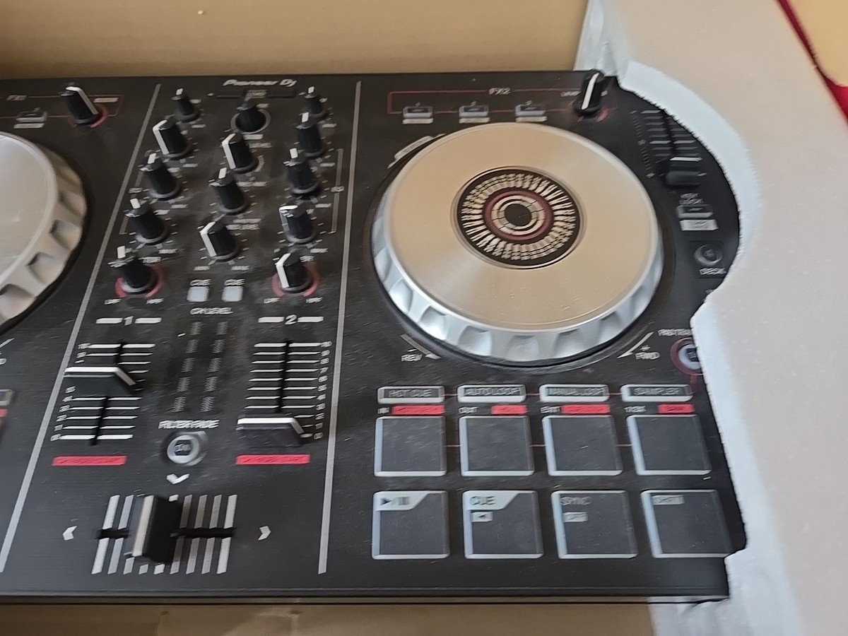 Pioneer DJコントローラー　DDJ-SB2 Pioneer DJ DDJ-SB2 - Serato DJ Hardware