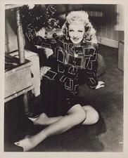 Marlene Dietrich (1950s) Hollywood Beauty - Stylish Leggy Cheesecake Photo K 411