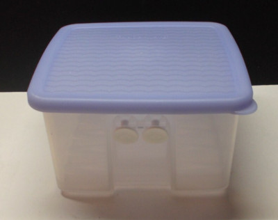 Tupperware 3993 Fridge Smart Container 4 1/2 Cups Light Purple Lid Vented