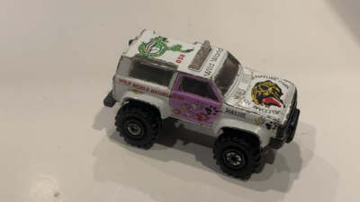 White Wild World Nature Park Bronco Unbranded Toy Diecast Car