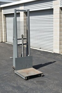 Economy 60" Lift 1000 Lb Load Manual Hydraulic Platform Stacker