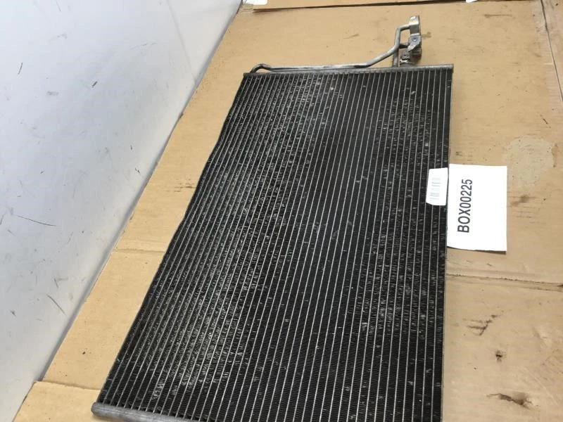 Volvo S40 2006 condensador de aire acondicionado de 2,4 L compatible con Volvo serie 70 06-13 OEM+ Foto 3 de 4