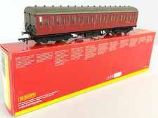 OO Gauge HORNBY R4576  BR Thompson Suburban 3rd Class Coach  E82798E - New
