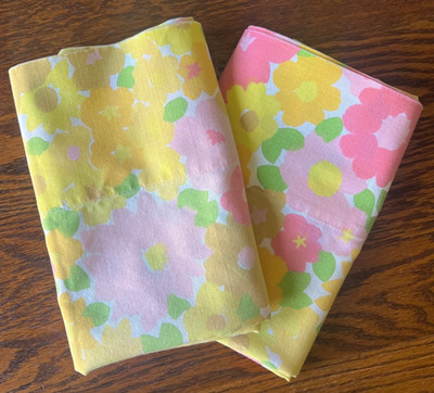 Vintage Flower Power Dan River Dantrel No Iron Muslin Queen Size Pillowcases USA