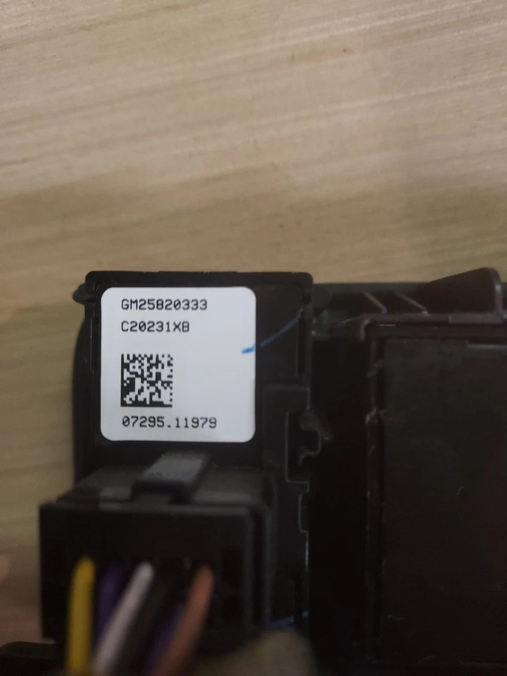 GMC Acadia 2007-2012 asiento térmico limpiaparabrisas trasero interruptor de tracción escotilla de remolque 12v T15 Foto 4 de 4