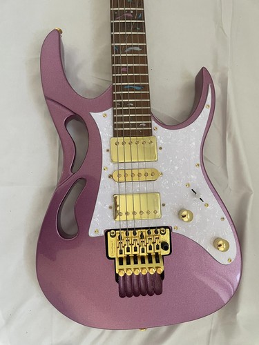 Electric Guitar Freudian Rose Tremolo Bridge, 24 Fret Ibanez Gold-Tone Hardware - Picture 8 of 10