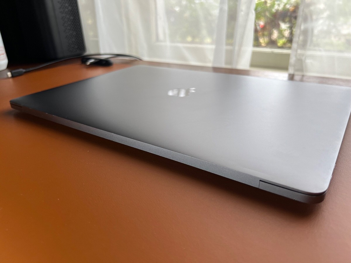 Apple MacBook Pro 15.4