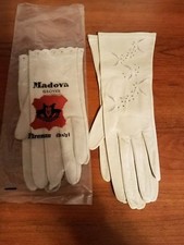 VINTAGE white MADOVA ladies gloves