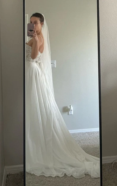 Mon Cheri, Talla 6, Vestido de Novia, Blanco, Escote Sweatheart, Línea A, Abertura Foto 2 de 4