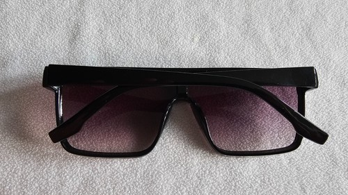 New Yorker black frame sunglasses. - Bild 2 von 11