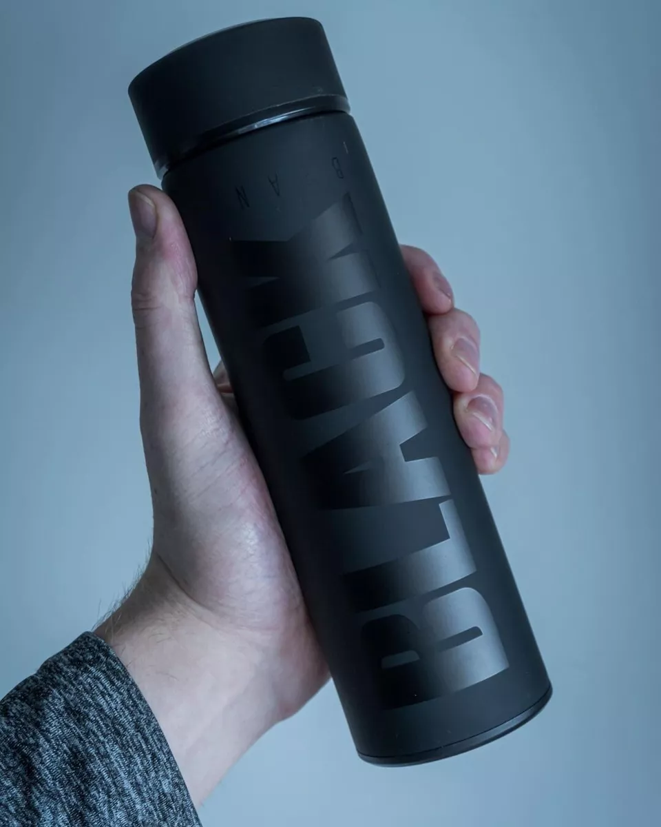 How does liquid remain hot or cold for a long time in a thermos