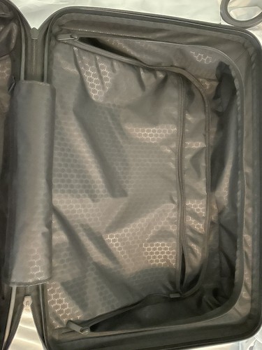 Tumi  Vapor Lite Lightweight Continental Carry On Luggage 9 Lbs - Picture 4 of 5