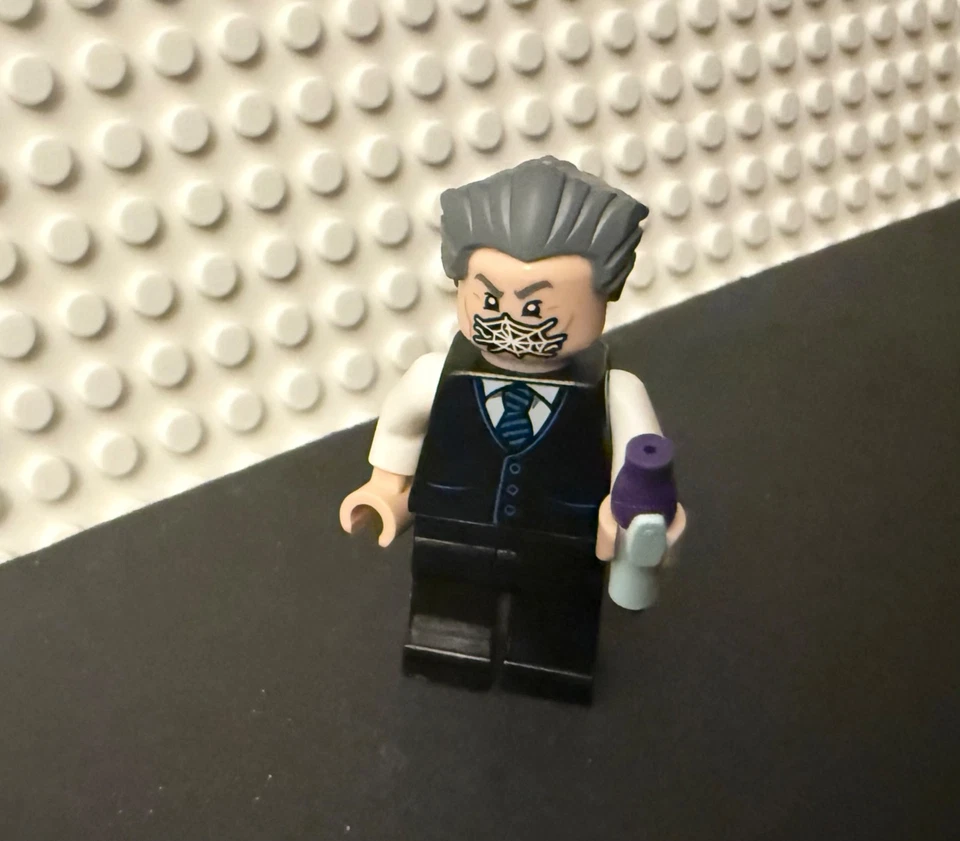 LEGO  Marvel Spiderman Daily Bugle J Jonah Jameson Minifigure - 76178  SHO710 - Image 3 of 4