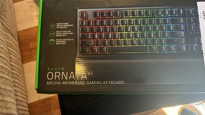 Gaming-Tastatur, mechanische Membrantastatur mit Razer Chroma RGB Beleuchtung