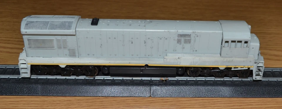 Atlas HO Scale Clinchfield U36C Diesel Locomotive not built - undecorated VIDEO - Image 4 of 4