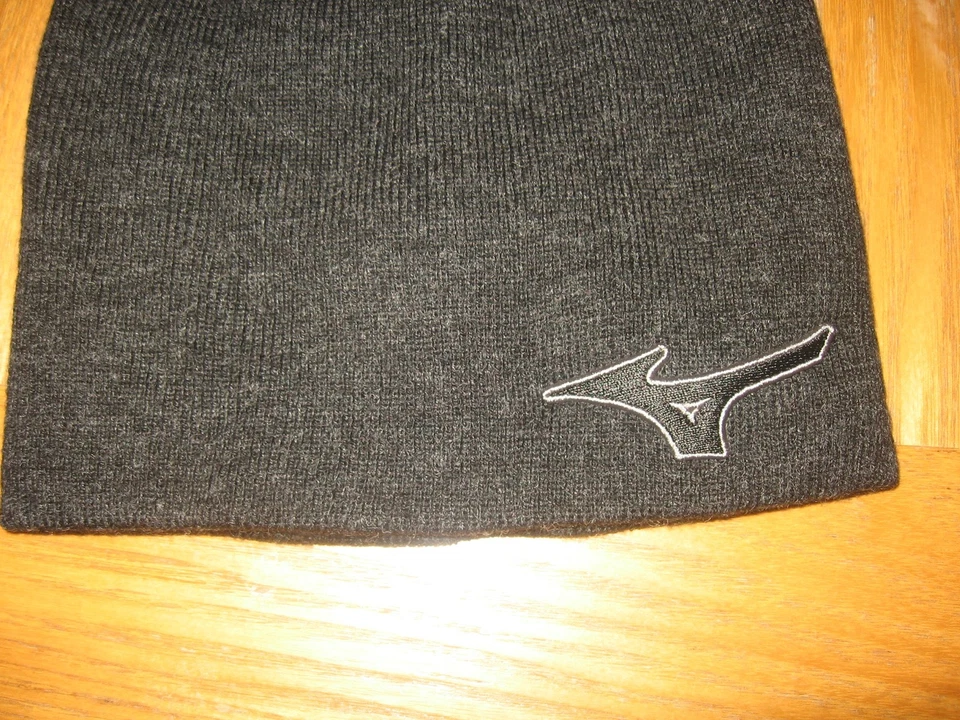 BNWT MENS MIZUNO MELANGE GOLF WINTER  BEANIE HAT BLACK ONE SIZE FREE POSTAGE - Image 3 of 4
