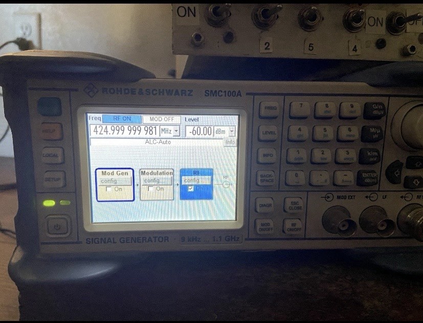 Rohde & Schwarz R&S SMC100A RF Signal Generator 9kHz-1.1GHz SMC-B1 OCXO GPIB
