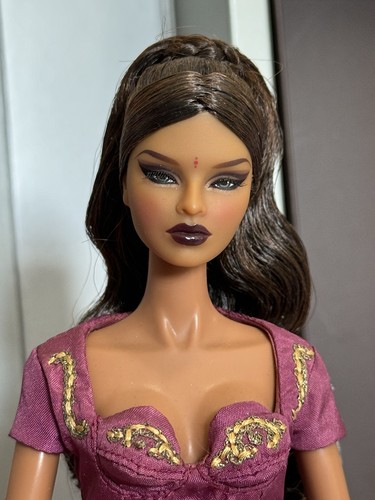 2008 Purple Pose Isha Kalapana Doll LE 300 W Club Lottery Fashion Royalty IT - Picture 22 of 24
