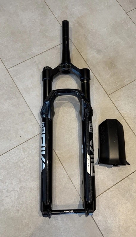 Rockshox Pike Ultimate Charger 3 RC2 29 120mm Forks Trail MTB