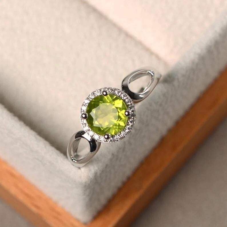 Anillo de compromiso de diamantes peridoto de corte redondo de 1,65 quilates de oro blanco de 14 quilates talla 7 Foto 2 de 4