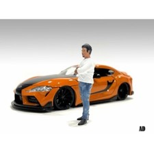 American Diorama 76333 Car Meet 3 Figur VIII 1:18 stehender Mann mit weissem ...