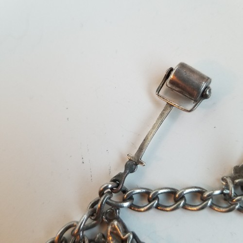 Bracelet Sterling Charms 14 Vintage Some Articulated approx. 1940's - Picture 15 of 22