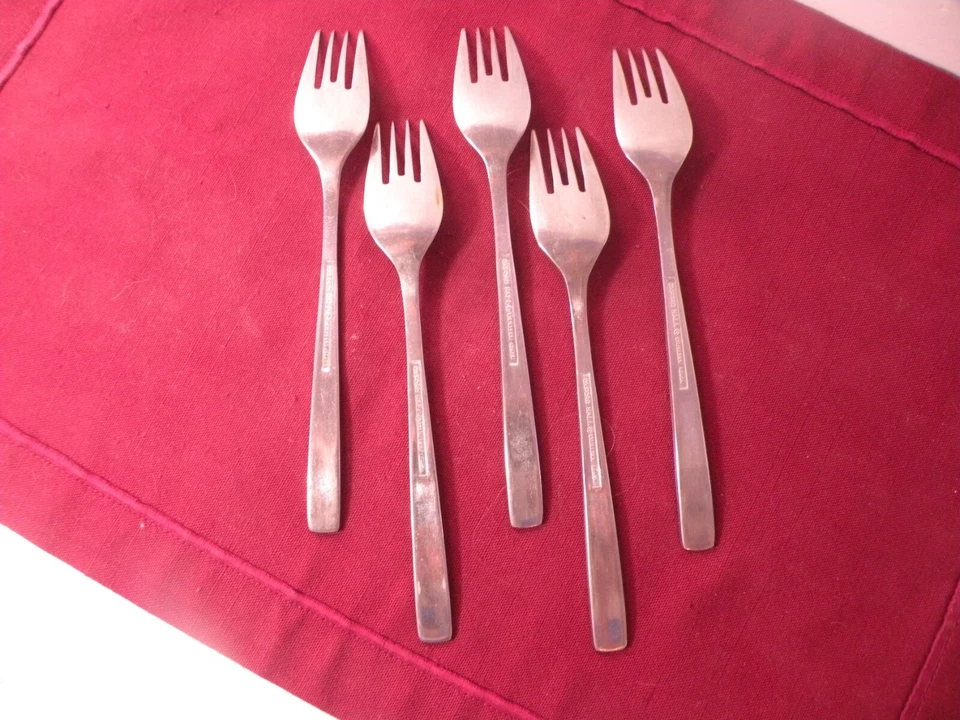 Juego de 5 tenedores de ensalada Oxford Hall MOONSCAPE cubiertos de acero inoxidable 6 3/4" Foto 4 de 4