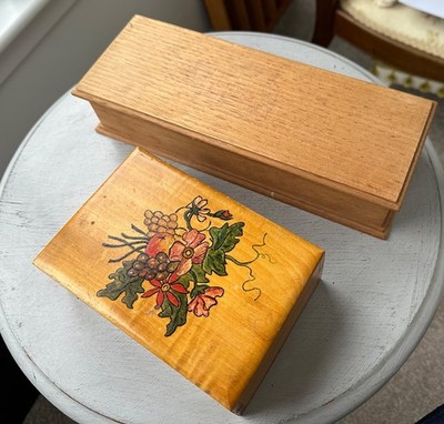 Vintage Holz Schmuckkästchen x2 : handbemalt + schlichte Holzschatulle, Restposten beide